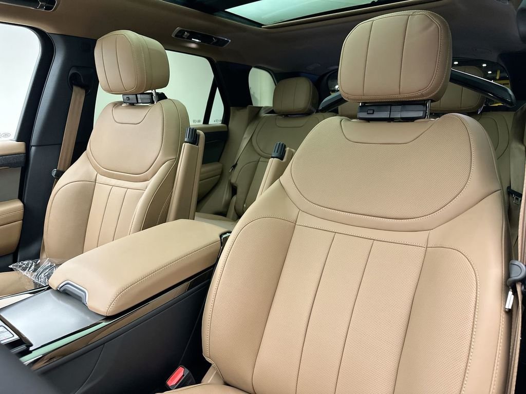 New 2026 Fuji White Land Rover SE image 10