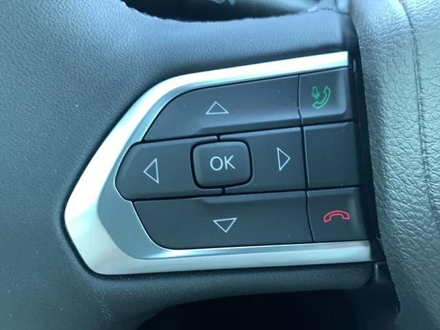 New 2026 White Jeep Latitude image 28
