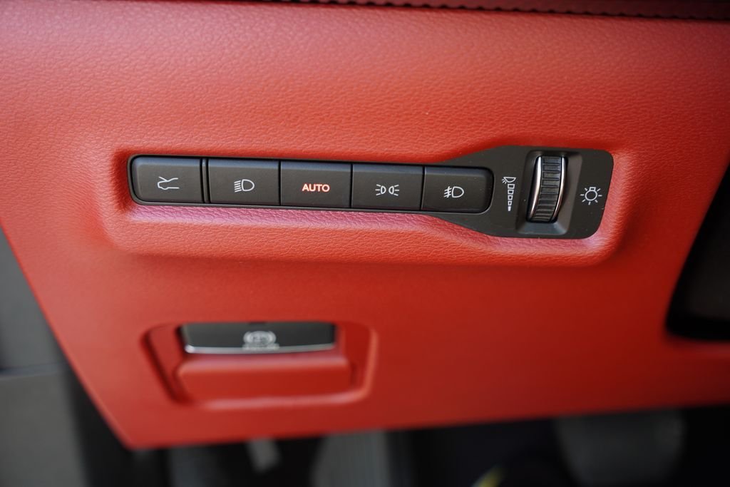Used 2025 Silver Jeep Launch Edition image 27