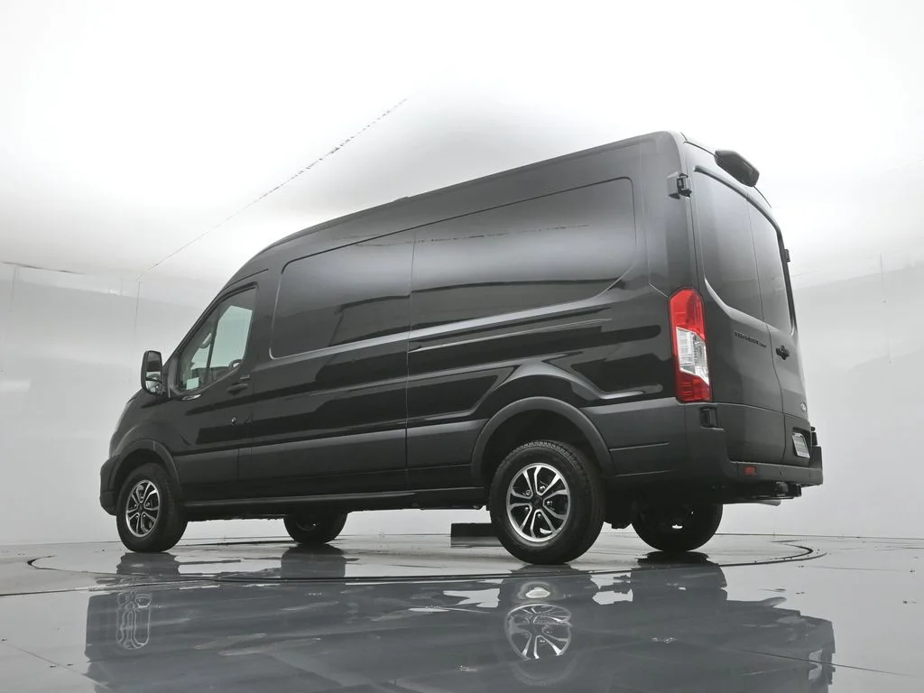 New 2026 Agate Black Metallic Ford Base image 49