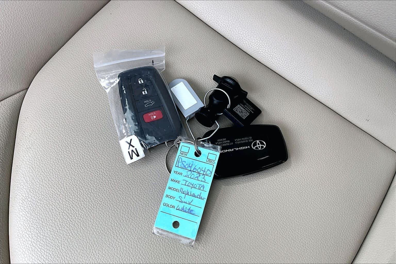 Used 2023 Wind Chill Pearl Toyota XLE image 15