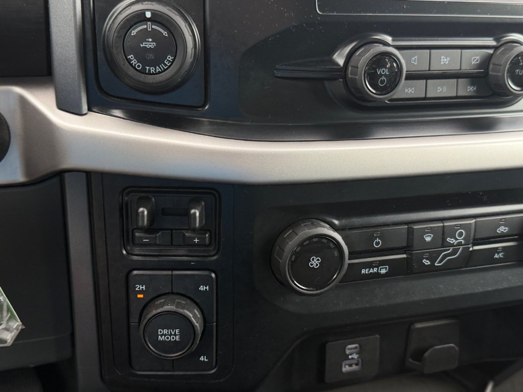 Used 2023 Oxford White Ford XLT image 23