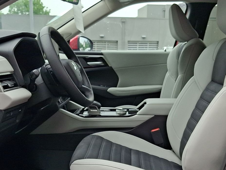 2026 Mitsubishi Outlander SE - Photo 8