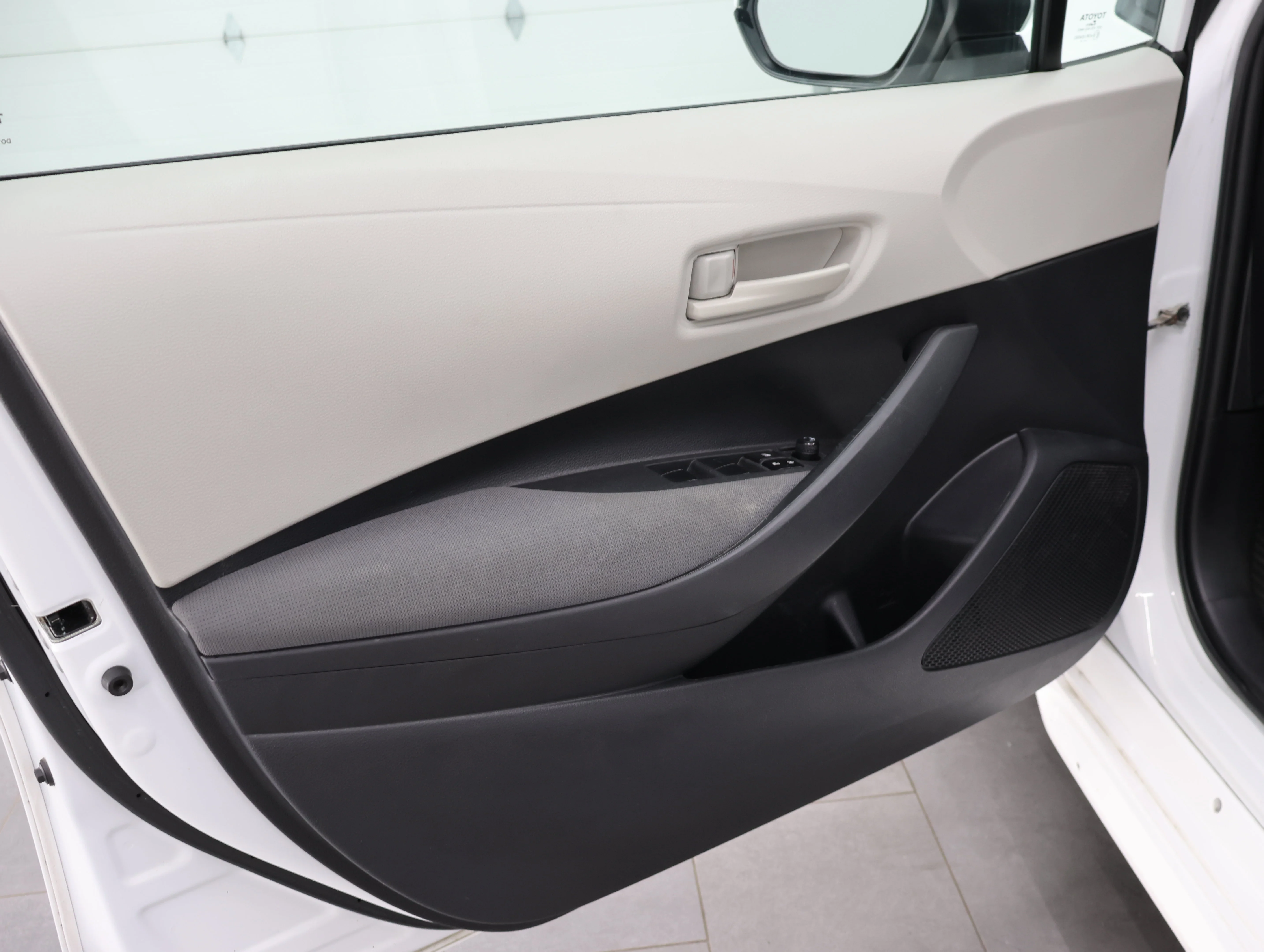 Used 2024 Ice Cap Toyota LE image 36