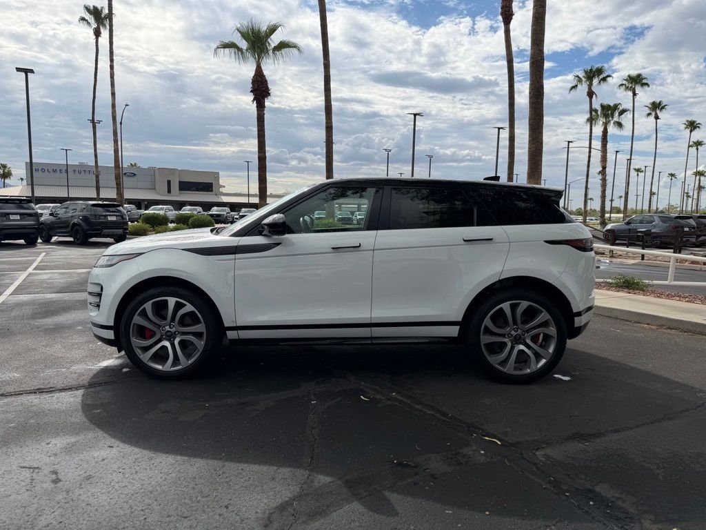 Used 2023  Land Rover R-Dynamic SE image 3