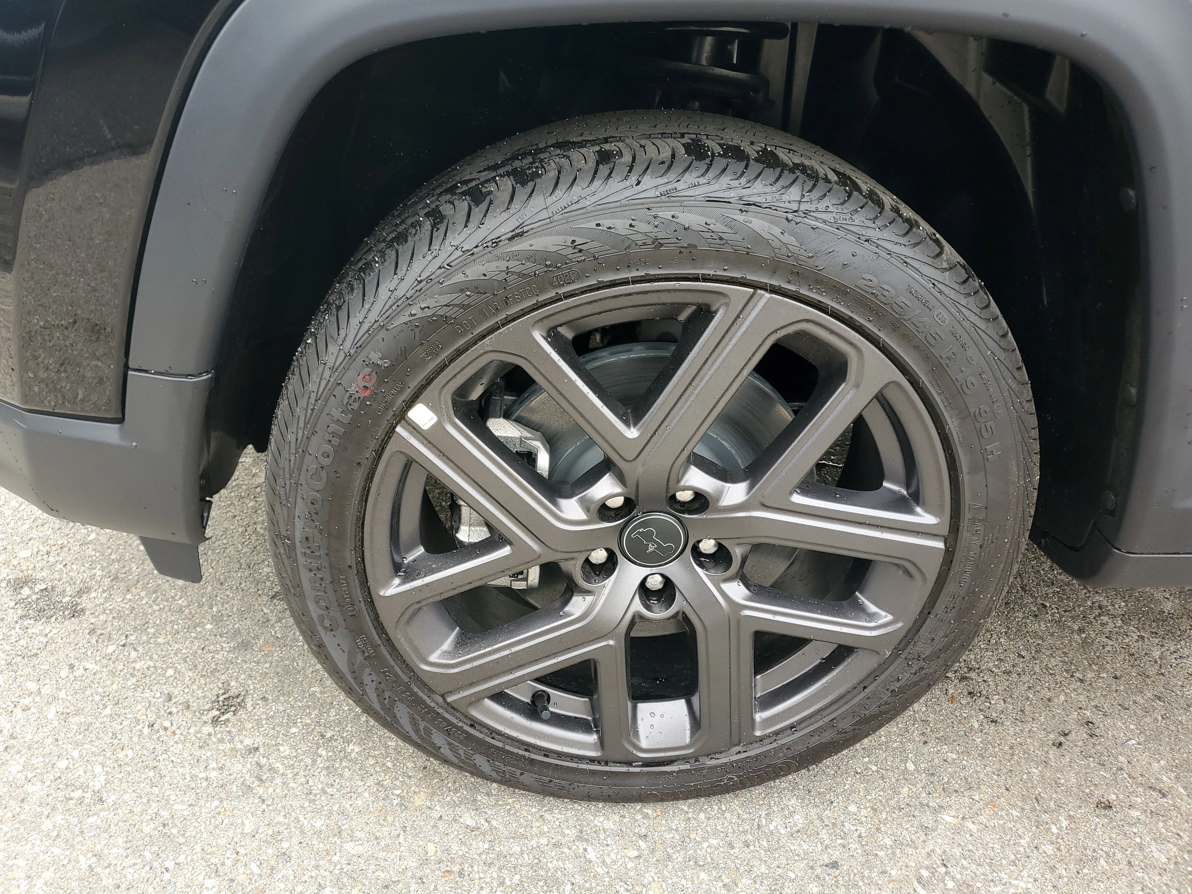 New 2026 Diamond Black Crystal Pearl-Coat Exterior Paint Jeep Latitude image 11