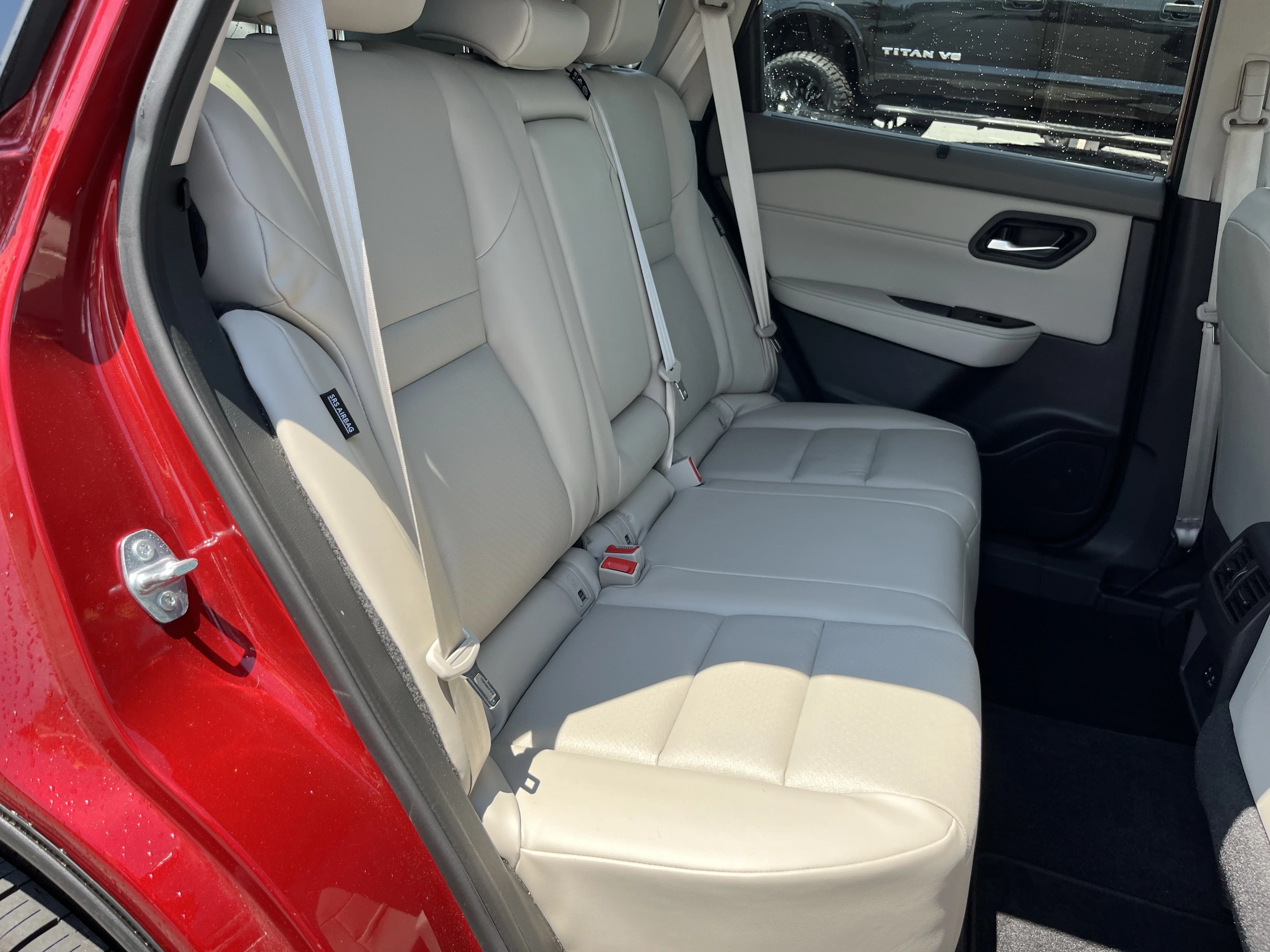 Used 2023 Scarlet Nissan SV image 4