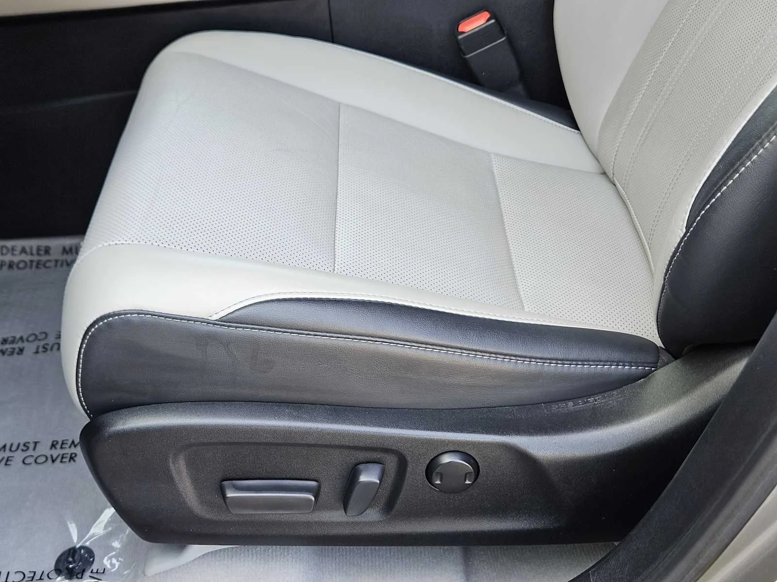 Used 2019 Atomic Silver Lexus  image 19