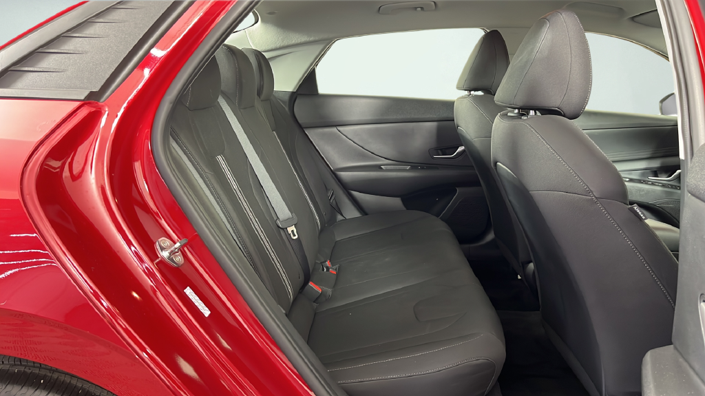 2021 Hyundai Elantra SEL - Photo 18