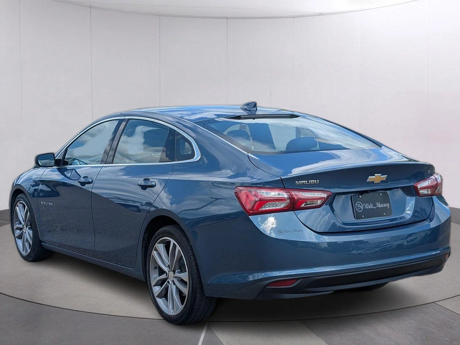 Used 2024 Lakeshore Blue Metallic Chevrolet 2LT image 3