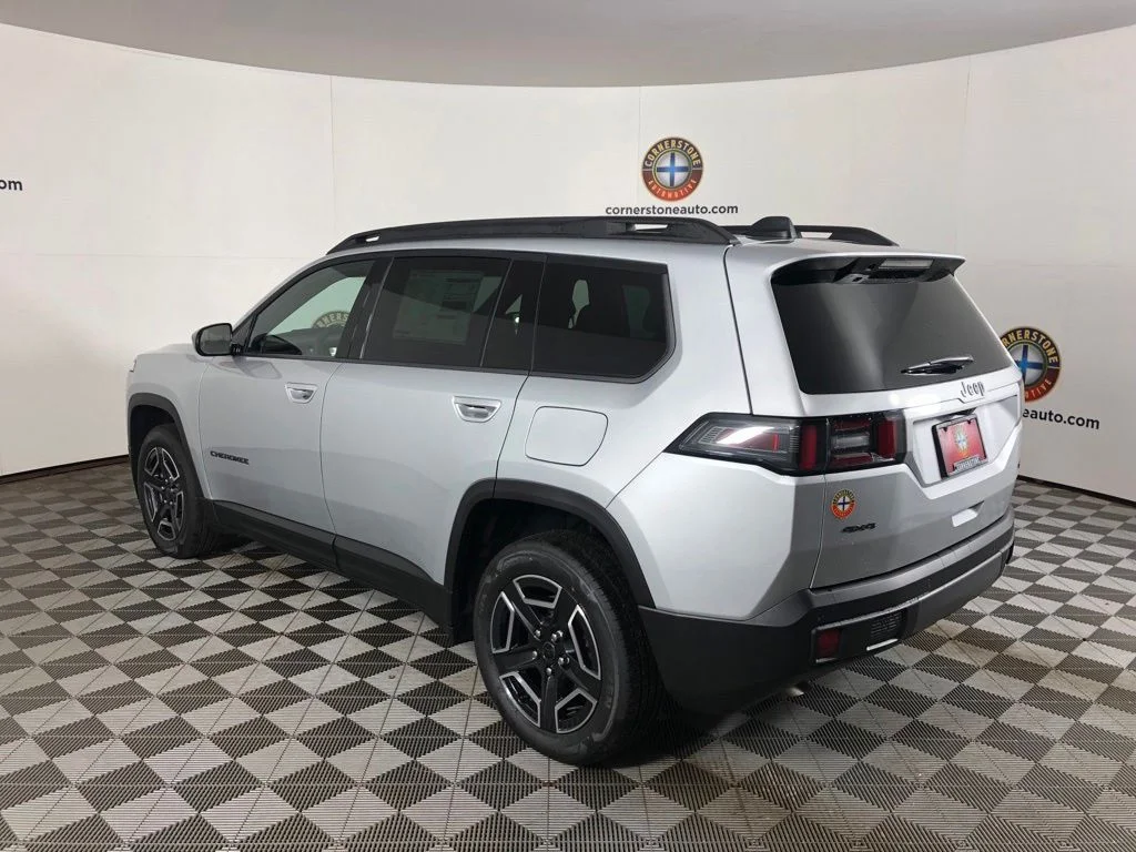 New 2026 Silver Zynith Clear-Coat Exterior Paint Jeep Laredo image 16