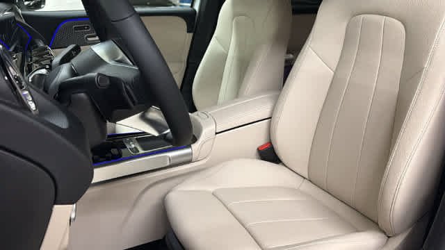 Used 2026 Polar White Mercedes-Benz GLB 250 image 28