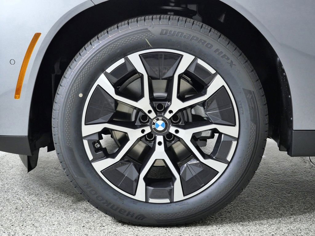 Used 2026 Skyscraper Grey Metallic BMW 30 xDrive image 18