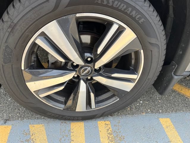 Used 2023 Gun Metallic Nissan SL image 9