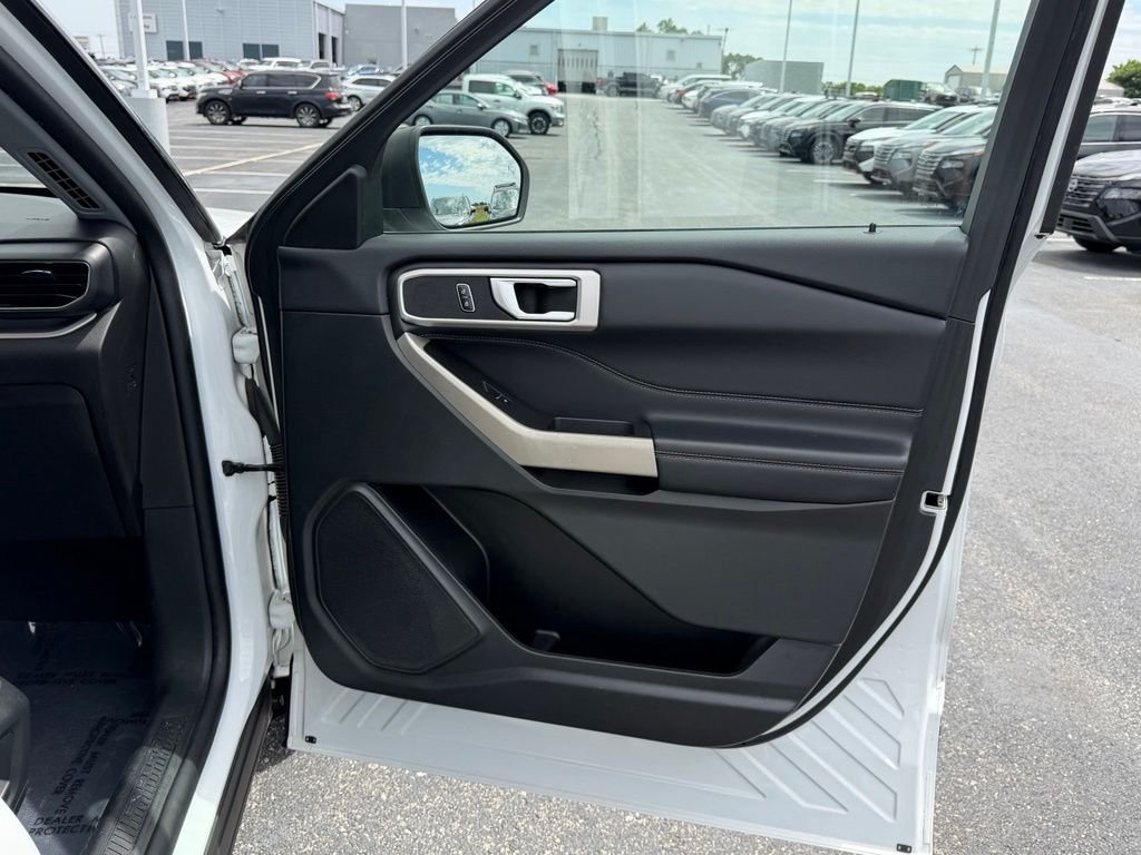 Used 2023 White Ford XLT image 25