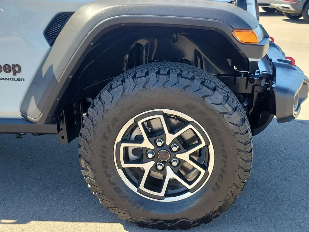 Used 2024 Bright White Clearcoat Jeep Rubicon image 33