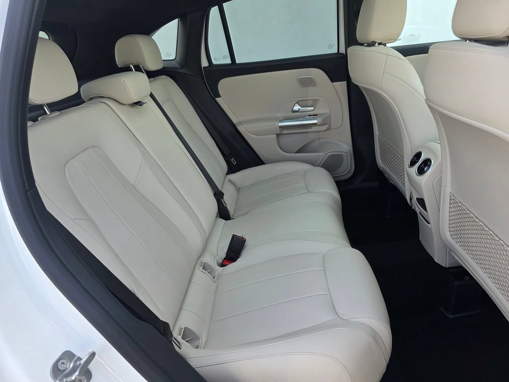 New 2026 Polar White Mercedes-Benz GLA 250 image 44