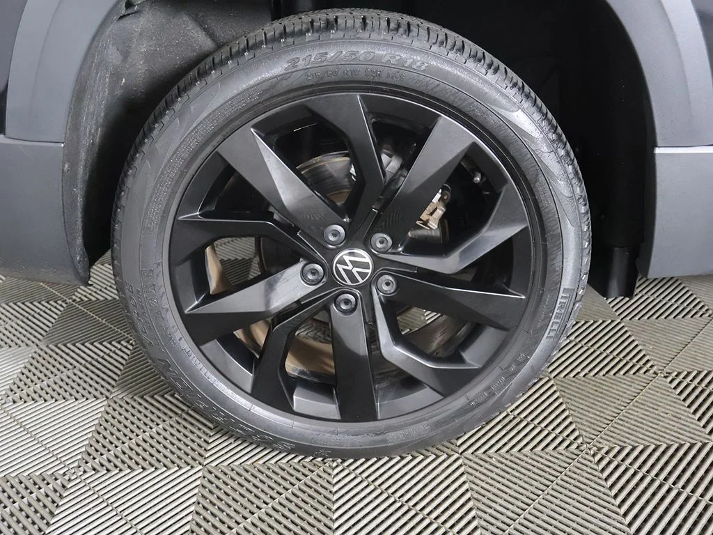 Used 2022 Black Volkswagen 1.5T SE image 19