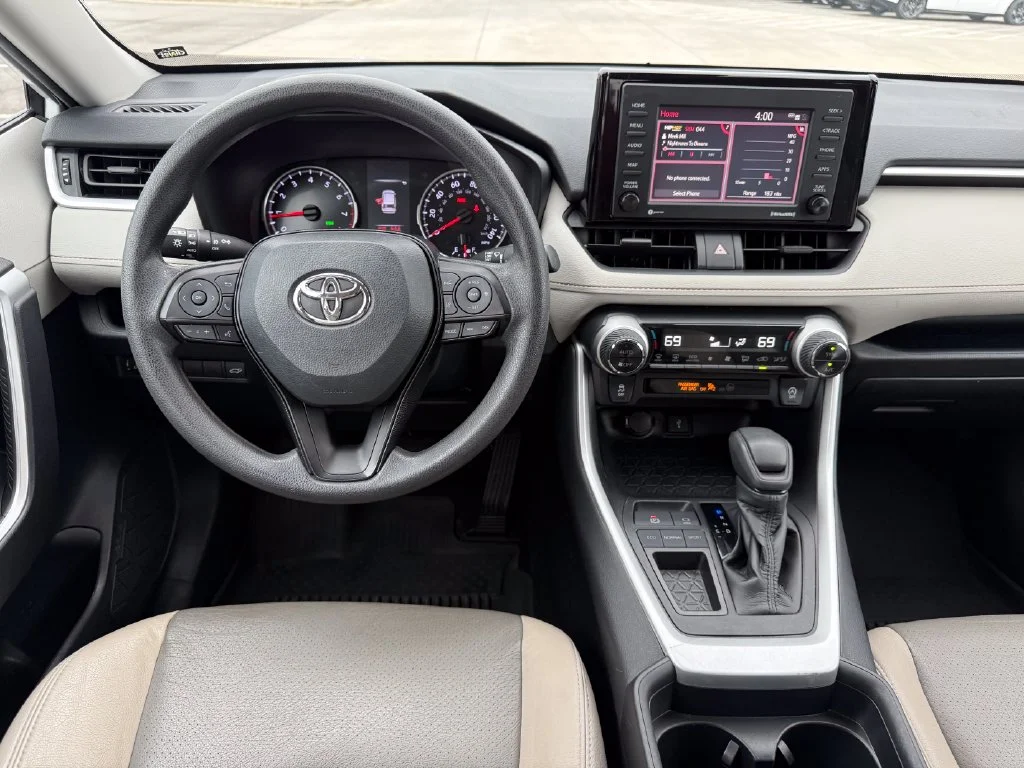 Used 2020 White Toyota XLE image 8