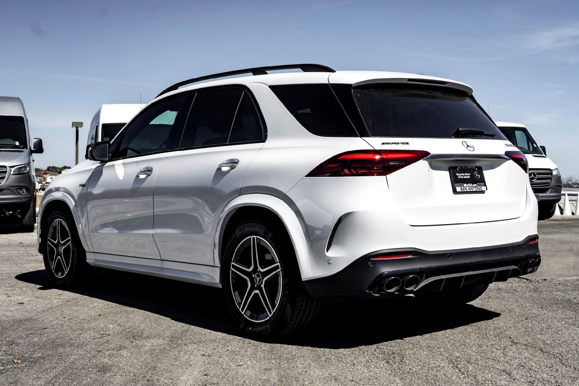 New 2025 MANUFAKTUR Moonlight White Metallic Mercedes-Benz AMG® GLE 53 4MATIC+ SUV image 5