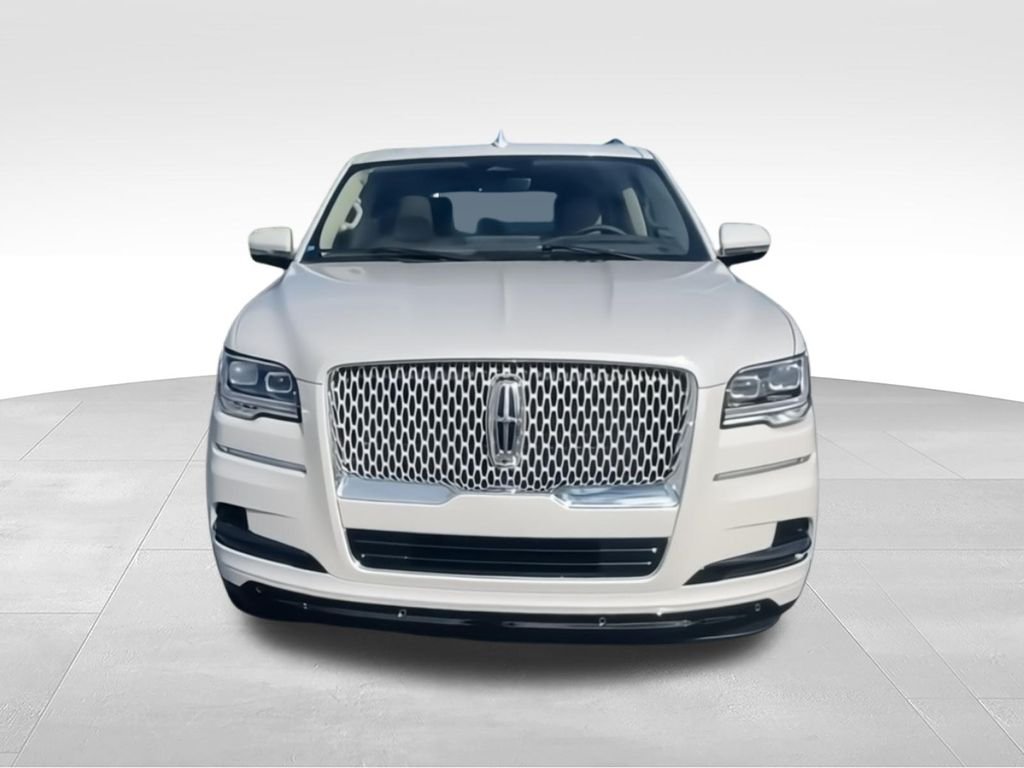 Used 2024 White Lincoln Reserve image 3