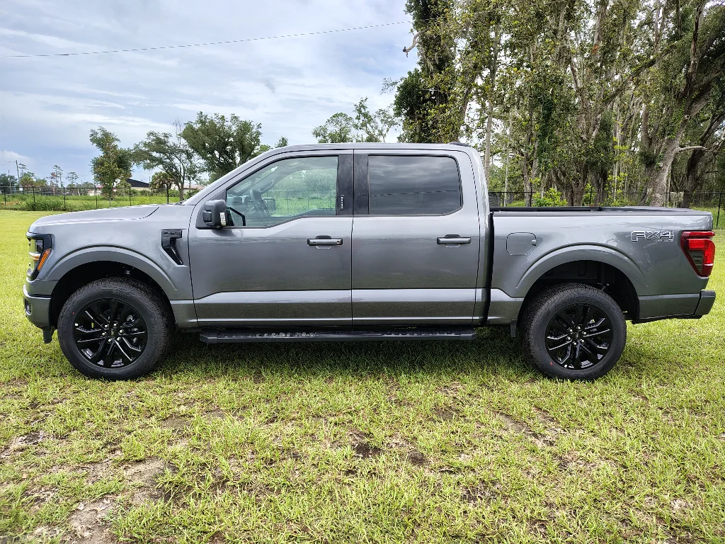 New 2026 Carbonized Gray Metallic Ford XLT image 2