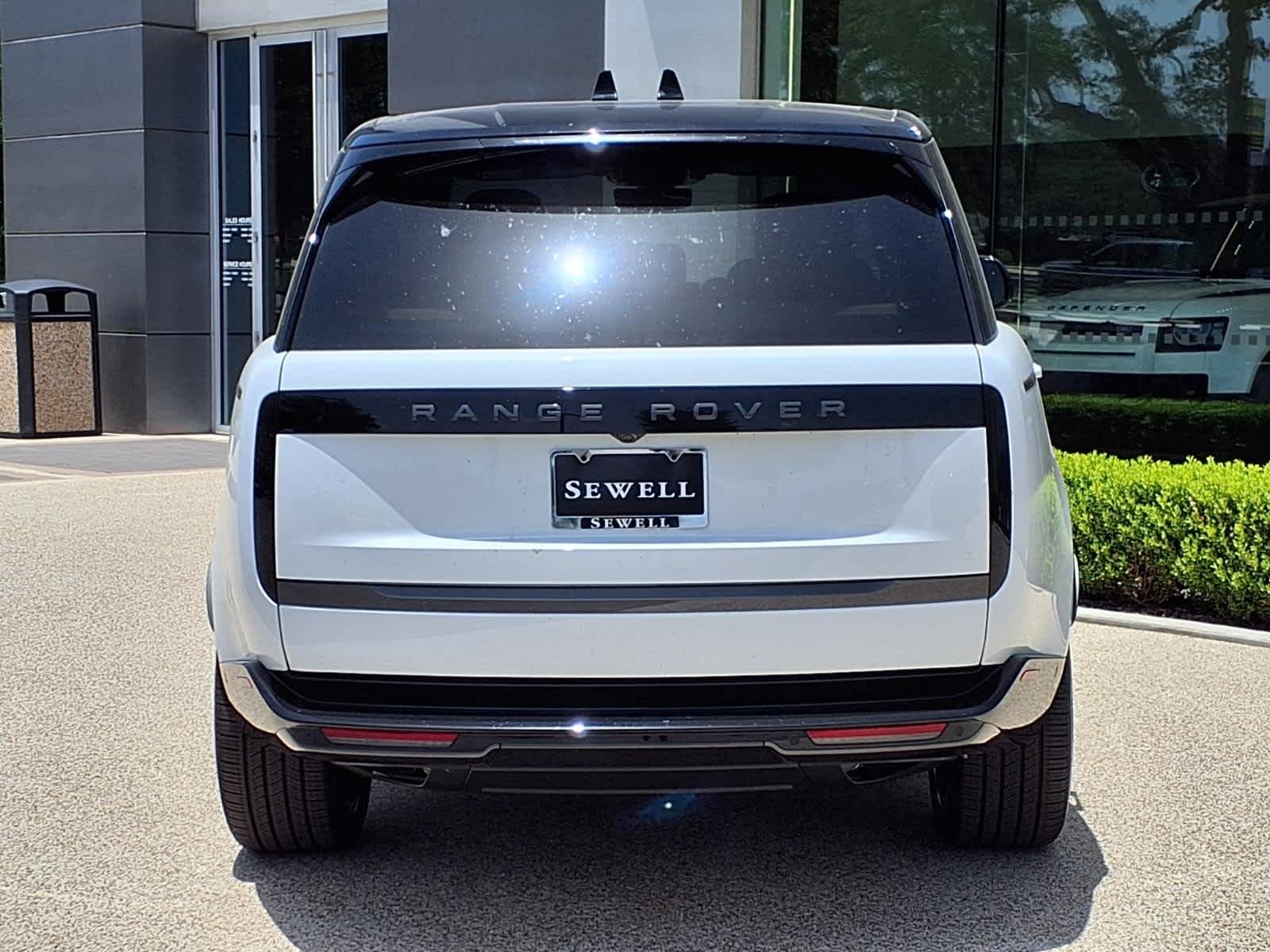 New 2026 Fuji White Land Rover SE image 5