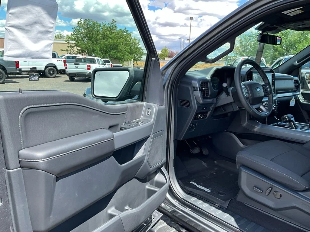 New 2026 Carbonized Gray Metallic Ford XLT image 16