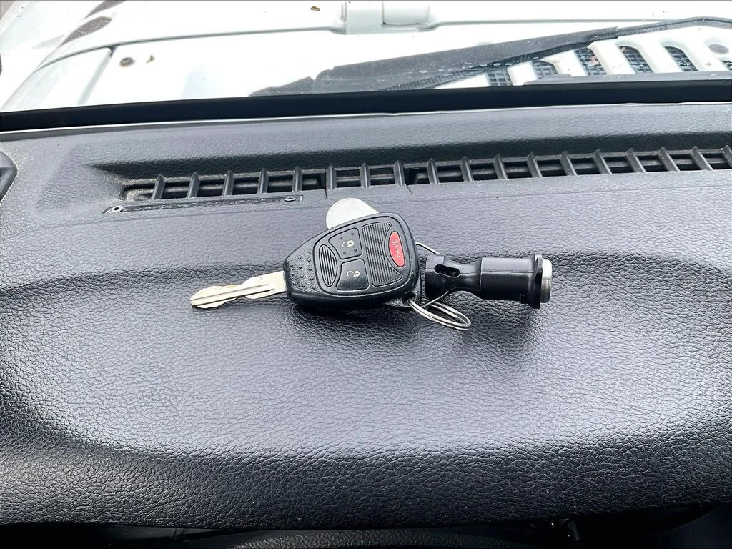 Used 2015 White Jeep Unlimited Sport image 12