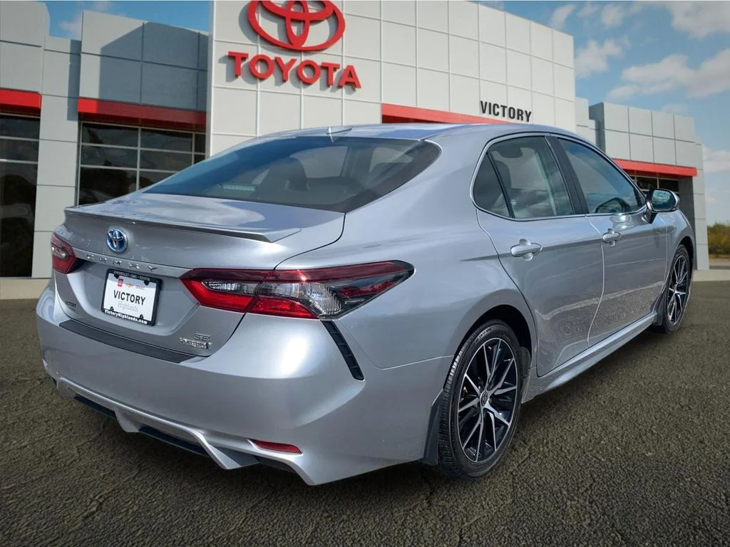 Used 2022 Silver Toyota SE image 3