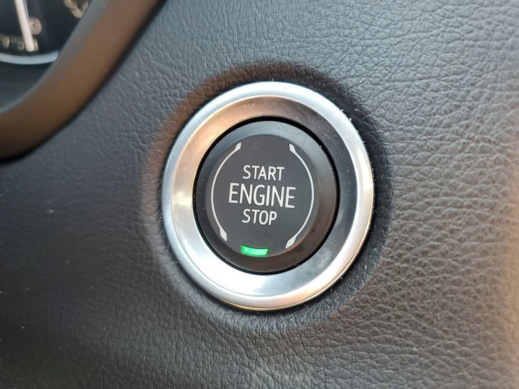 Used 2023 Crystal White Tricoat Cadillac Sport image 22