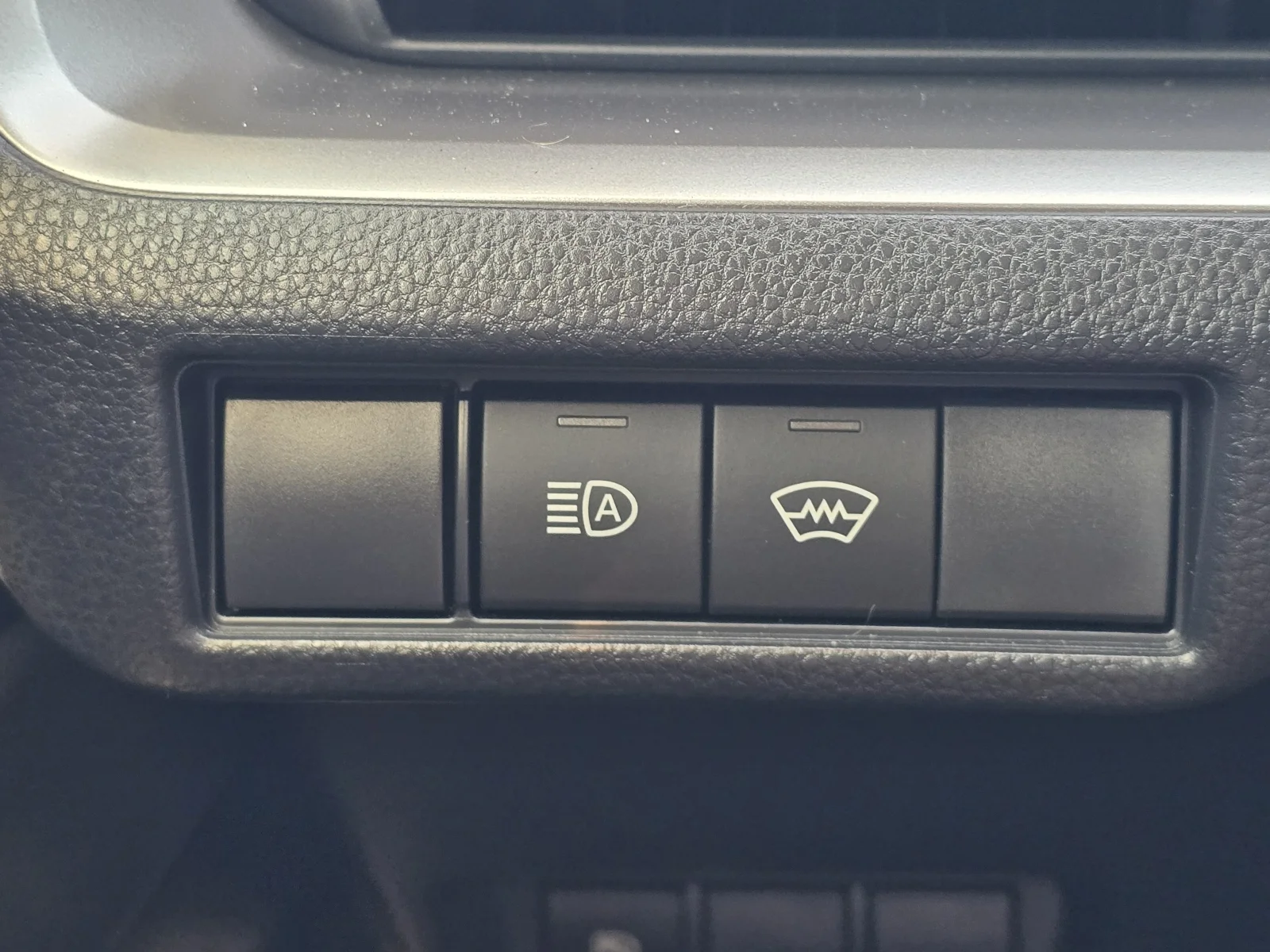 2025 Toyota Prius LE - Photo 22