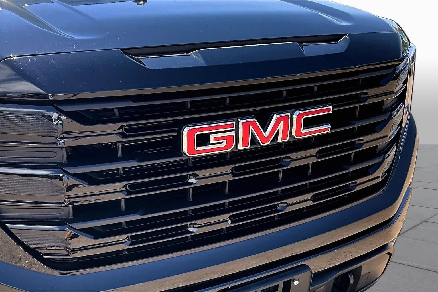 Used 2026 Onyx Black GMC Elevation image 27