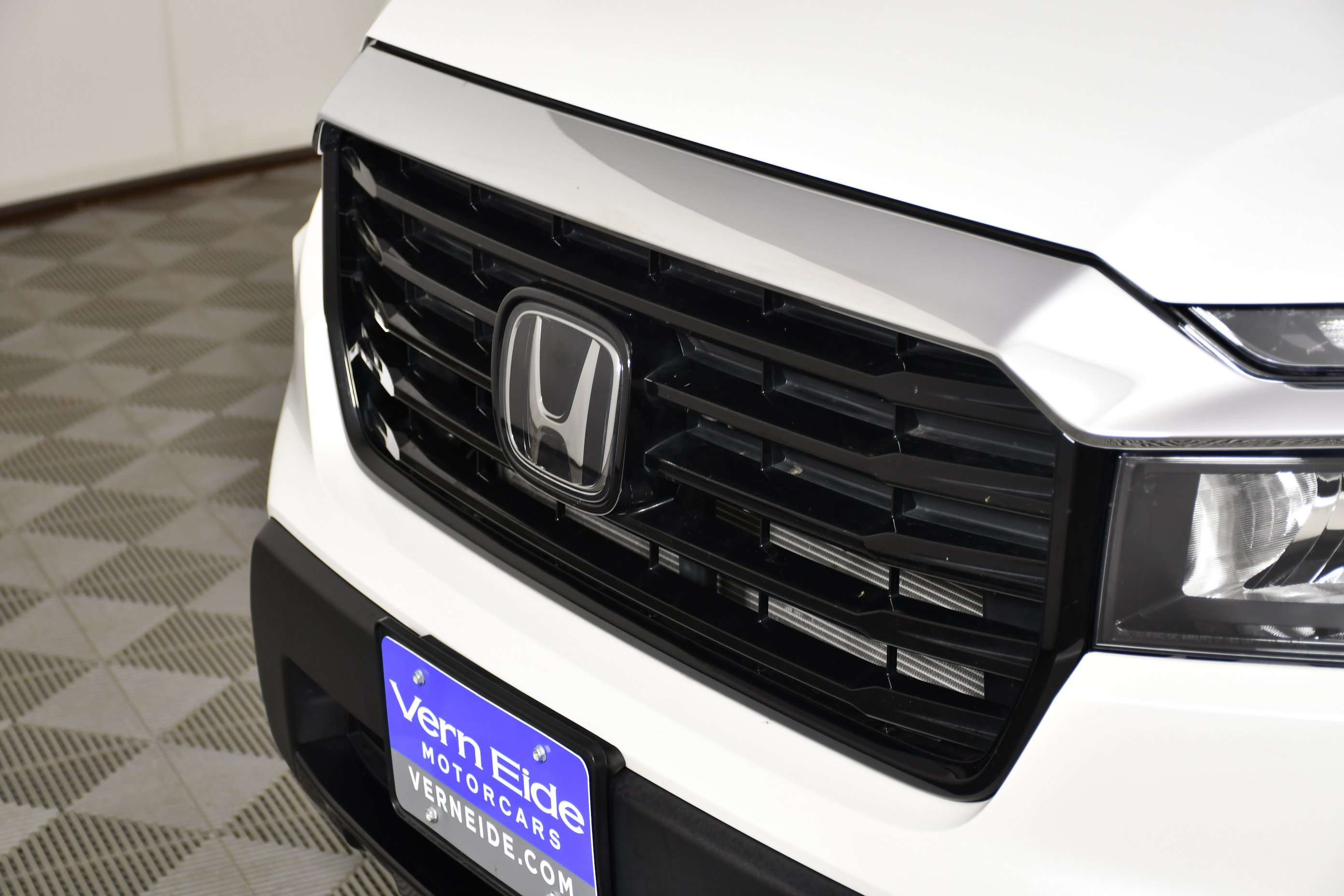 Certified Used 2023 Platinum White Pearl Honda AWD RTL-E image 11