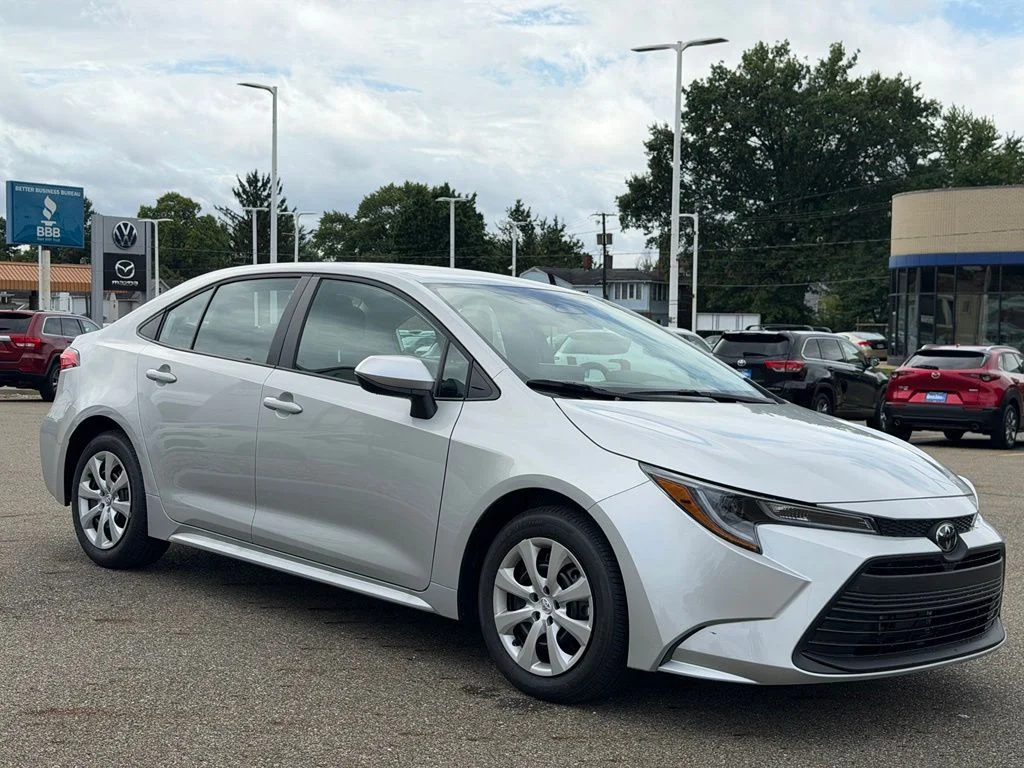 2026 Toyota Corolla LE - Photo 7