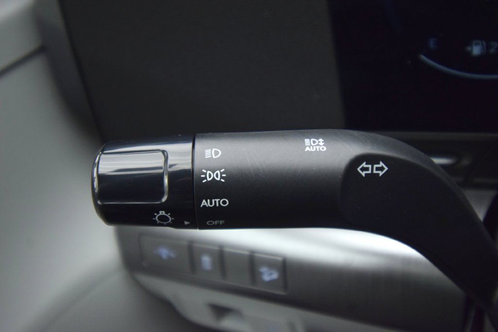 Used 2024 Neoteric Yellow Hyundai SEL image 33