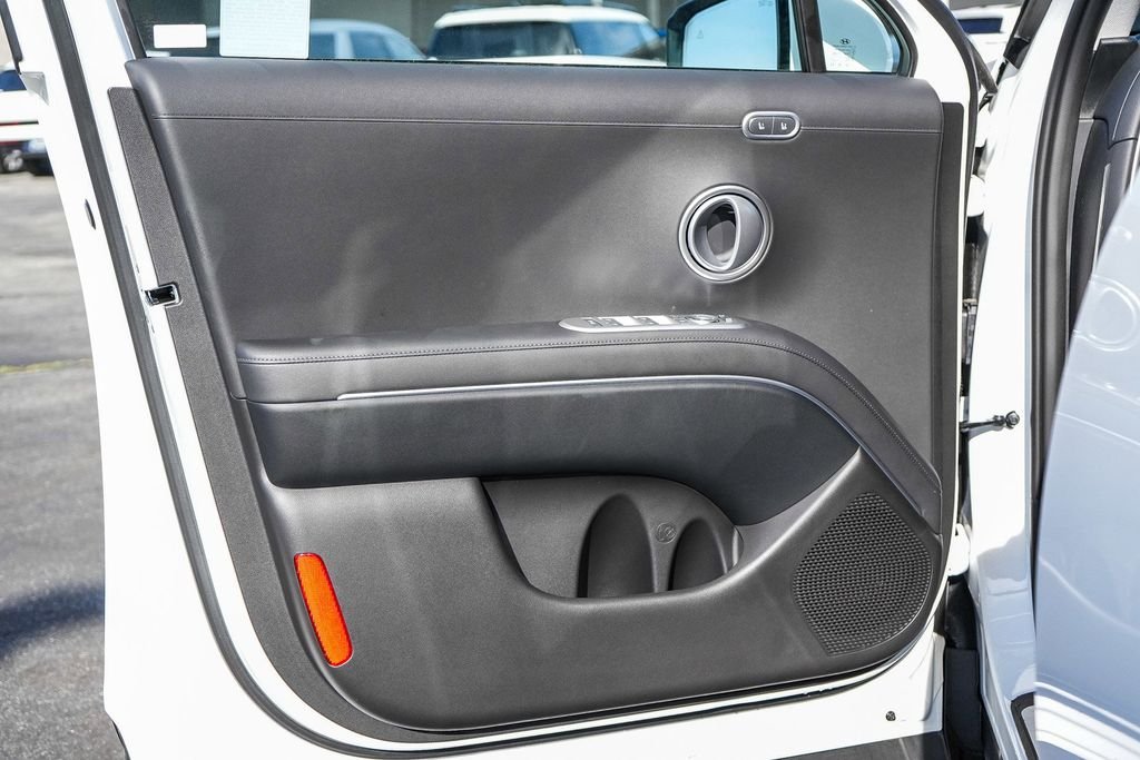 New 2026 White Hyundai SEL Premium image 23