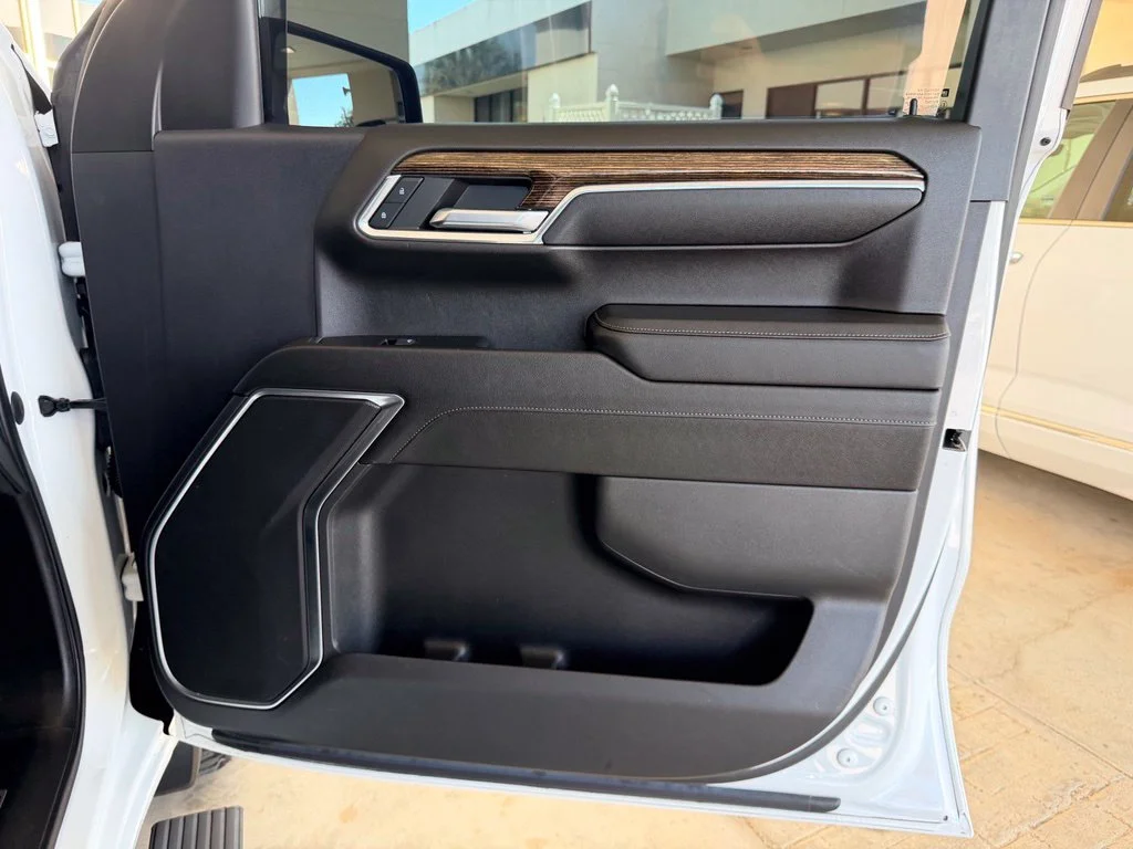 Used 2023 White GMC Elevation image 34