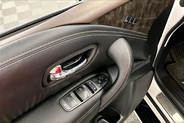 Used 2021 Aspen White Tricoat Nissan Platinum image 32
