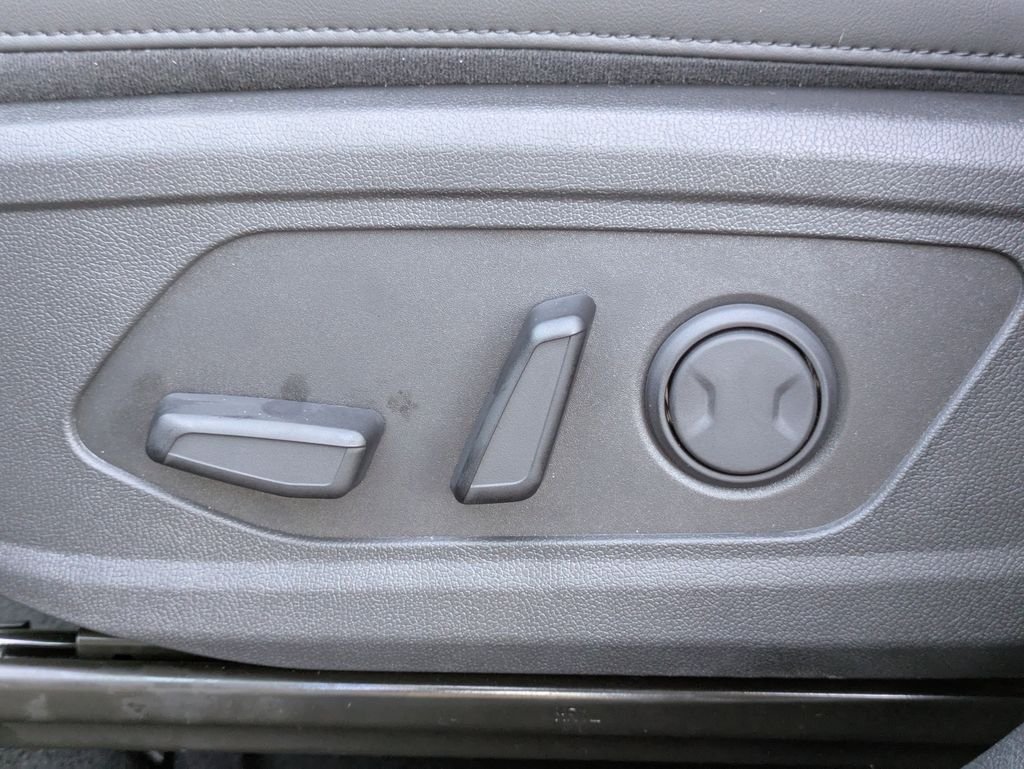 New 2026 Ivory Silver Kia EX image 22