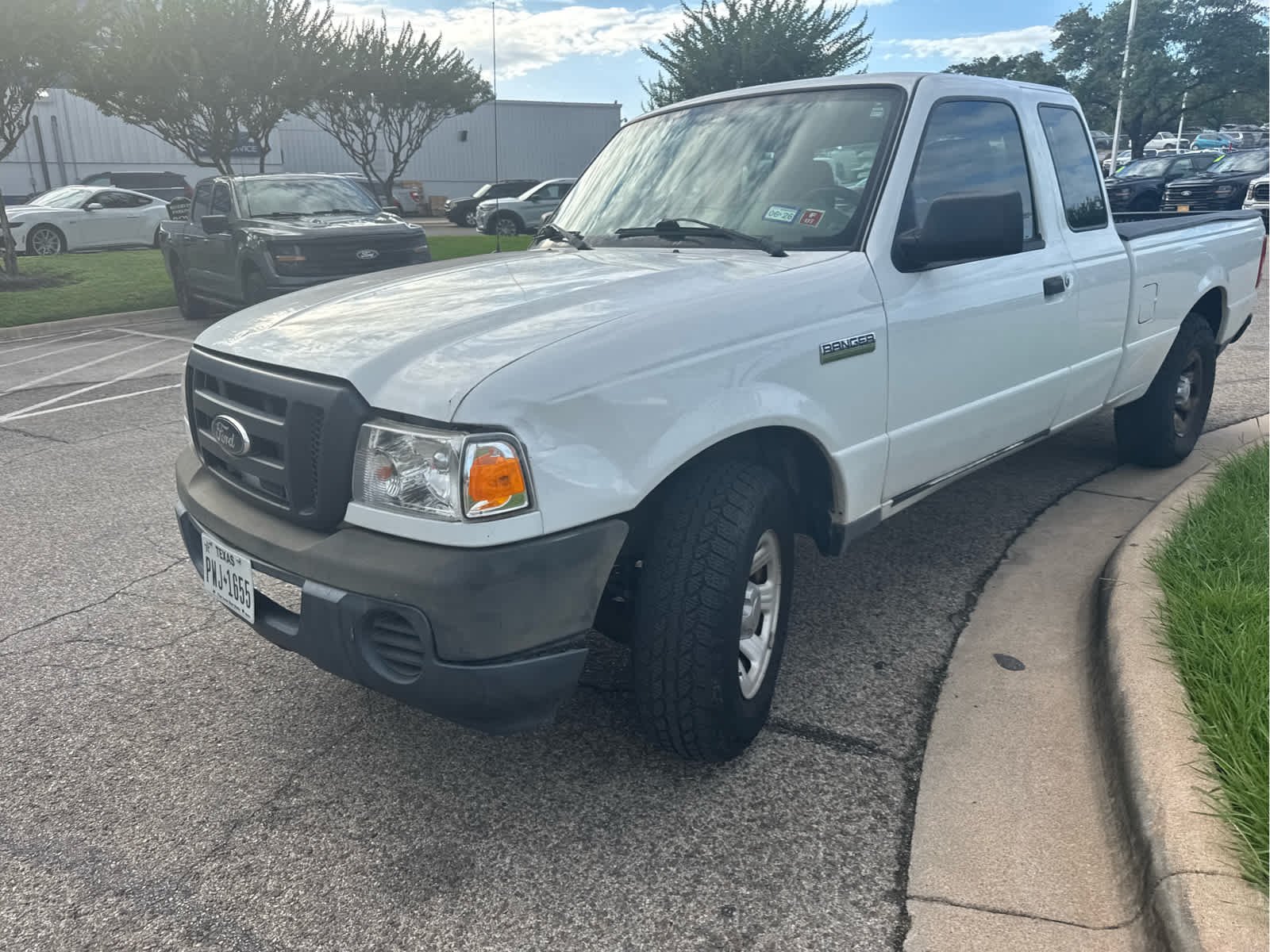 Used 2011 Oxford White Ford XL image 2
