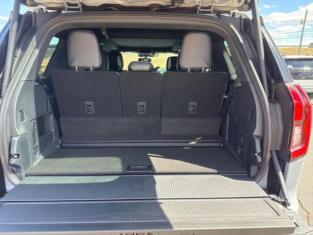 New 2026 Glacier Gray Metallic Tri-Coat Ford Platinum® image 11