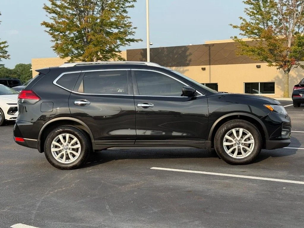 Used 2017 Nissan Rogue SV with VIN JN8AT2MV5HW019248 for sale in St. Peters, MO