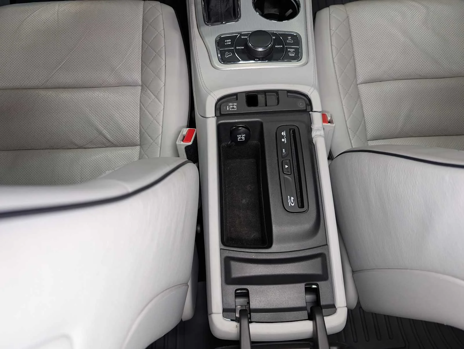 Used 2018 Granite Crystal Metallic Clearcoat Jeep Summit image 21