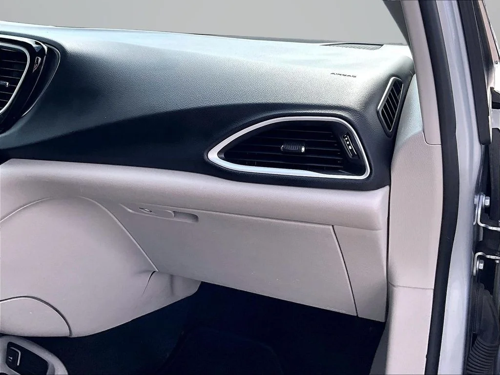 Used 2024 Silver Chrysler Touring L image 18