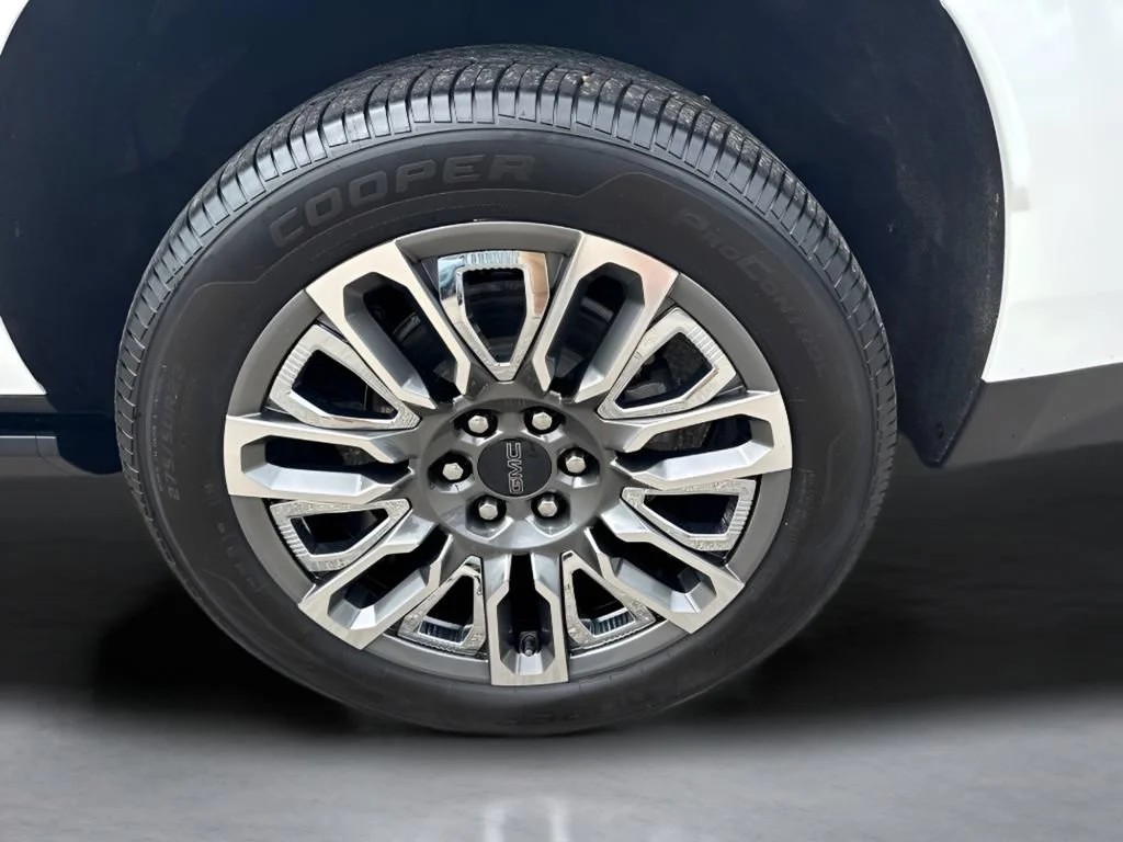 Used 2023 White Frost Tricoat GMC Denali Ultimate image 43