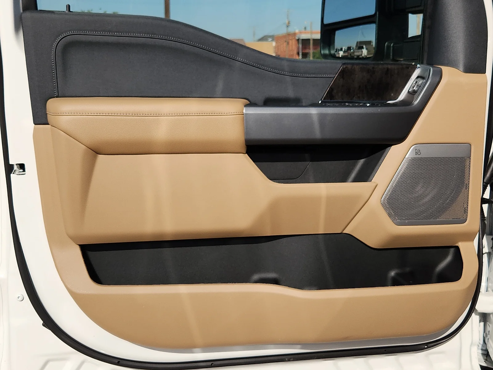 New 2026 Star White Metallic Tri-Coat Ford LARIAT image 14