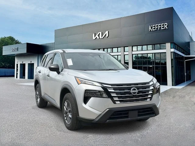 Used 2025 Silver Nissan S image 2