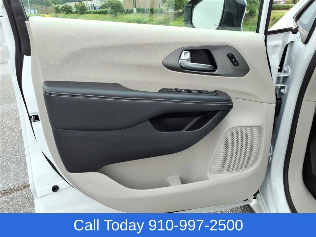 Used 2024 White Chrysler Touring L image 11