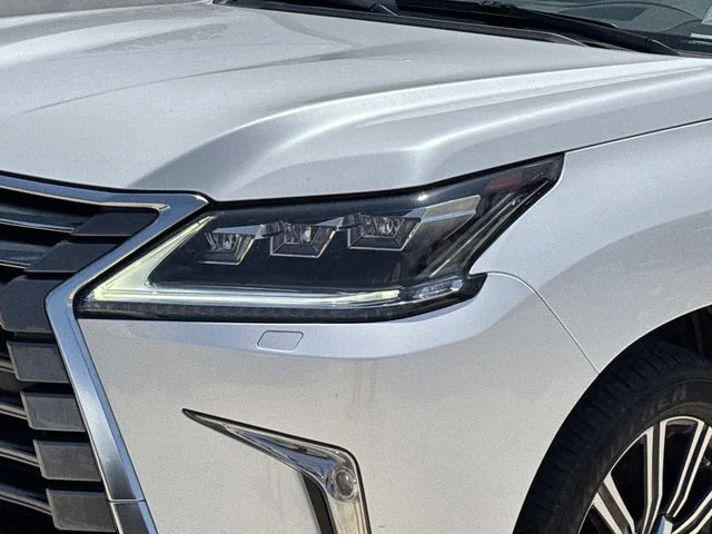 Used 2021 White Lexus 570 image 2